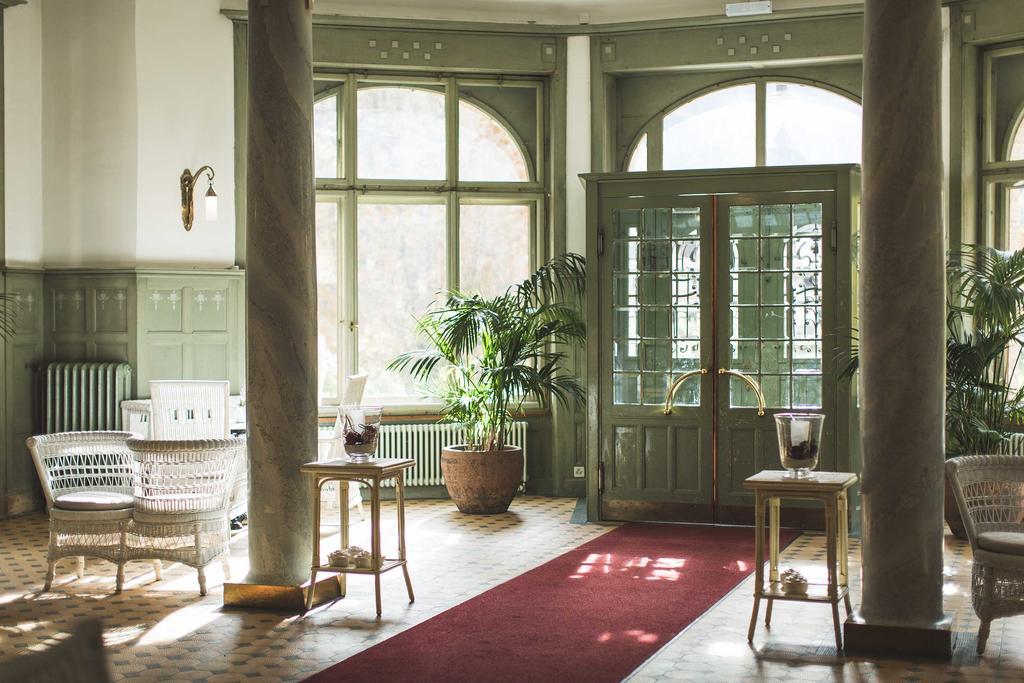 Kurhaus Berguen Hotel Ngoại thất bức ảnh