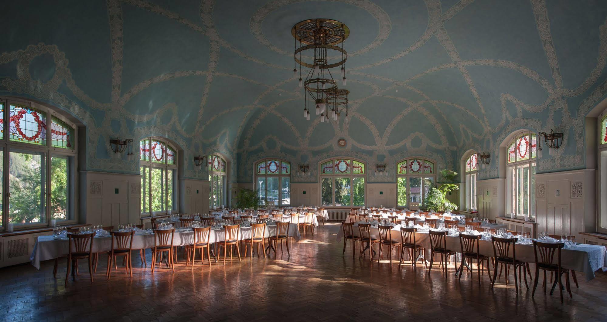 Kurhaus Berguen Hotel Ngoại thất bức ảnh